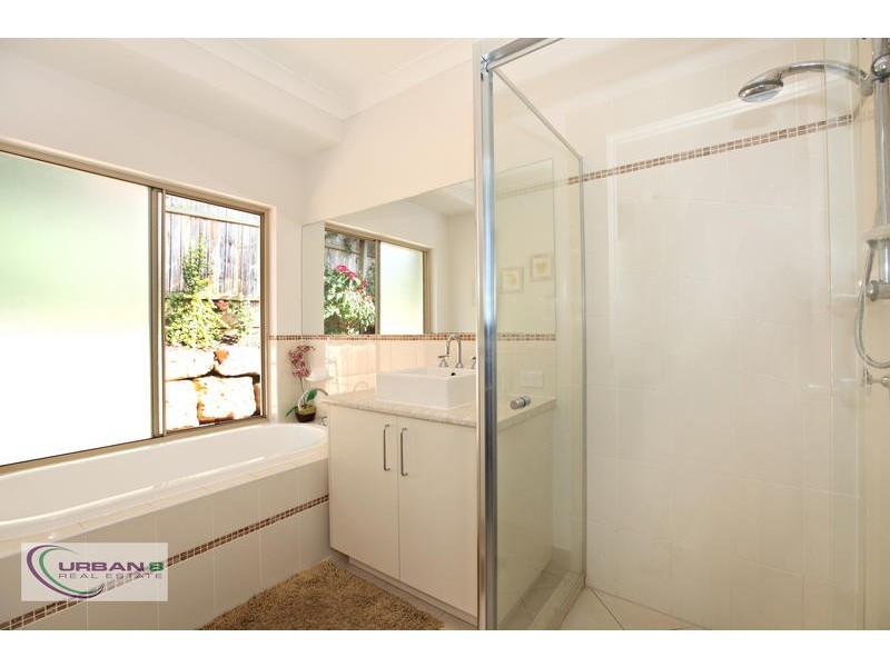 15 Grange Place, Bellbowrie QLD 4070